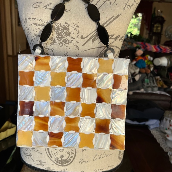 Vintage Mad Bags sea shell 🐚 and mother of pearl sewn squares shoulder purse. - Picture 14 of 17
